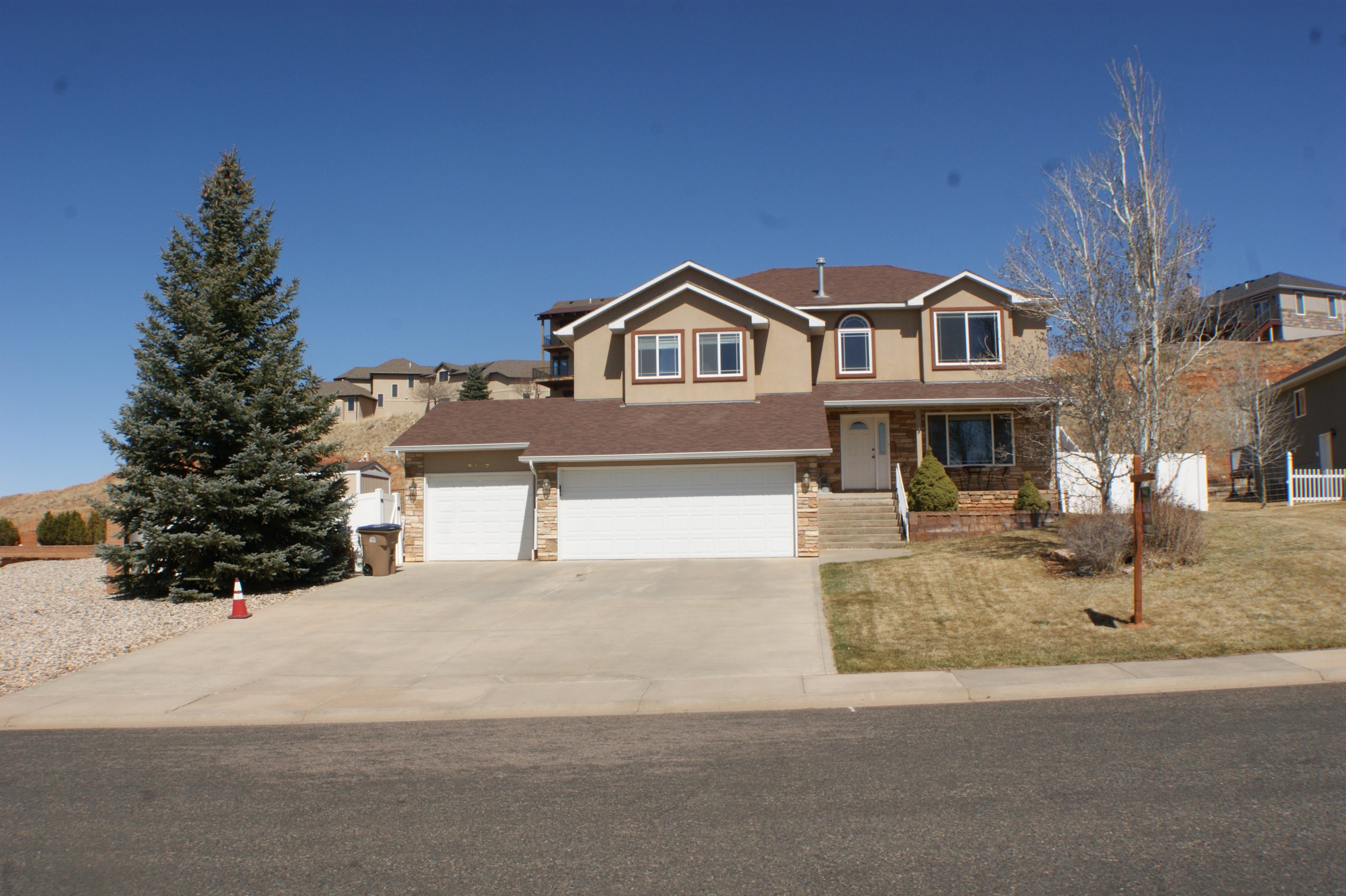 3407 MAMMOTH COURT