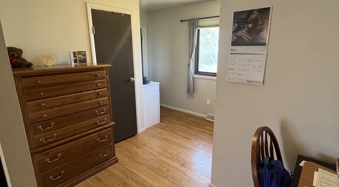 10Master bdrm hall