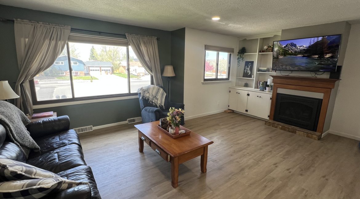 2Upstairs Living Rm
