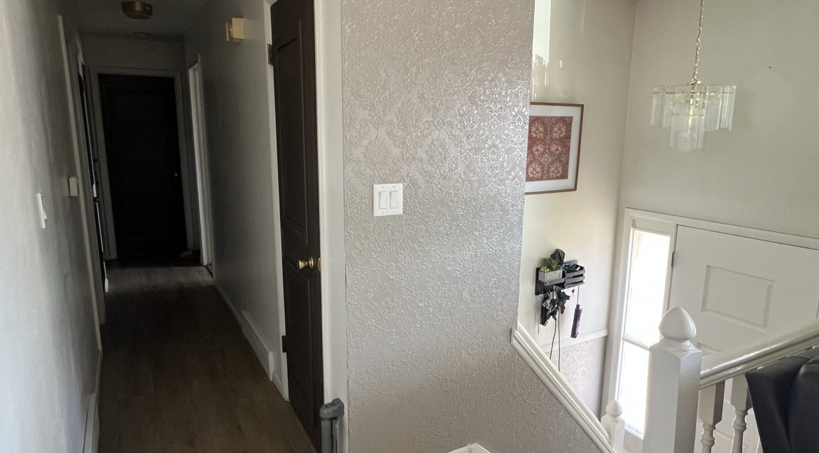 7Hallway:stairs